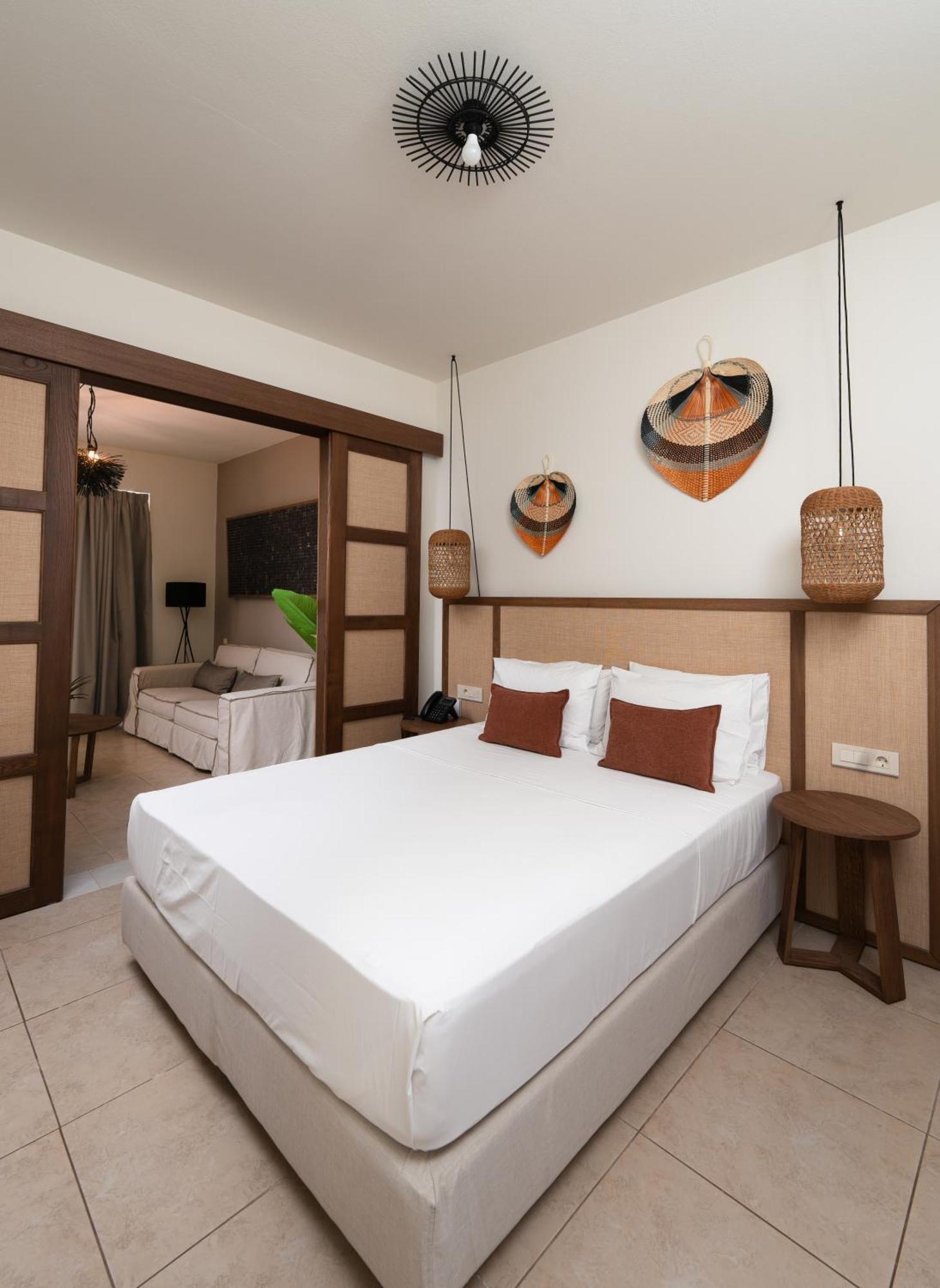 Hotel Nostos Boutique 4*