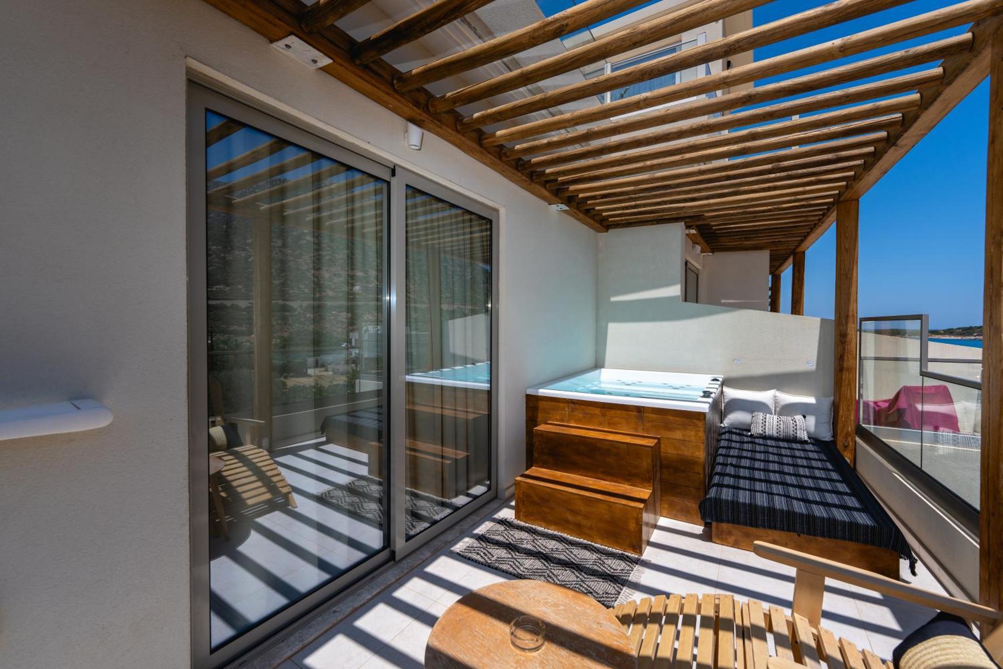 Hotel Nostos Boutique 4*